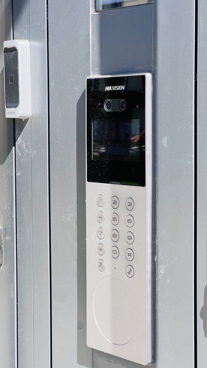 Многоквартирный домофон Hikvision