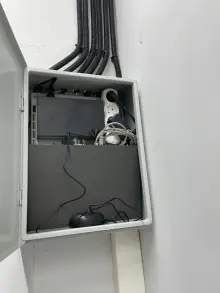 Оборудование в настенном щите