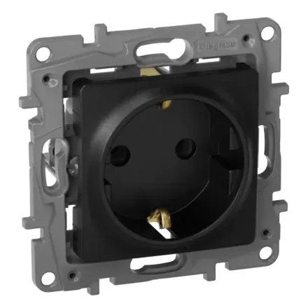Розетка 2К+З Niloe Step 16А 250 В с з/ш с крышкой IP44 авт. клеммы Чёрный